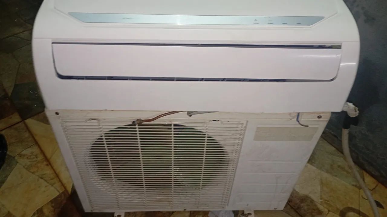 Ar condicionado 12 mil BTUs convencional já instalado 