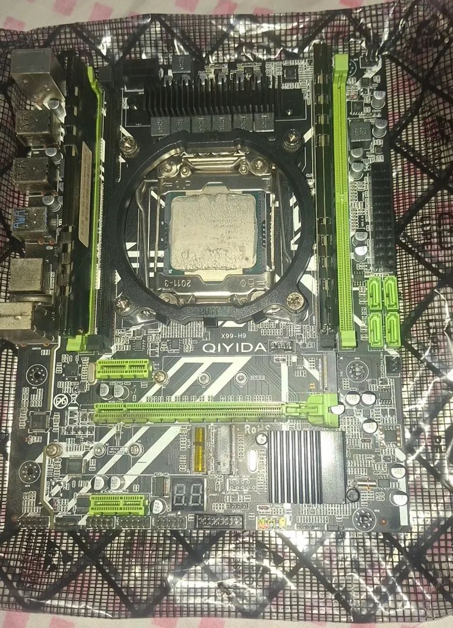 Placa mãe + processador + memória ram
