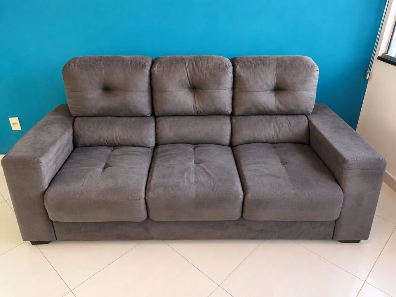 Sofá reclinável e retrátil suede cinza 