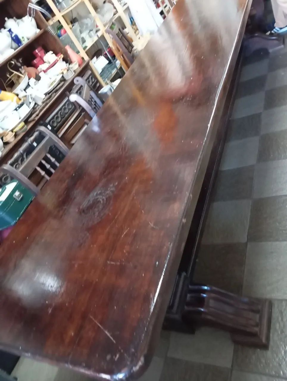 Mesa de jantar única.