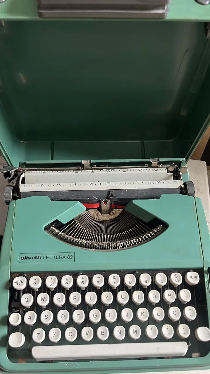 Maquina de escrever Antiga - Olivetti Lettera 82 - Foto 2
