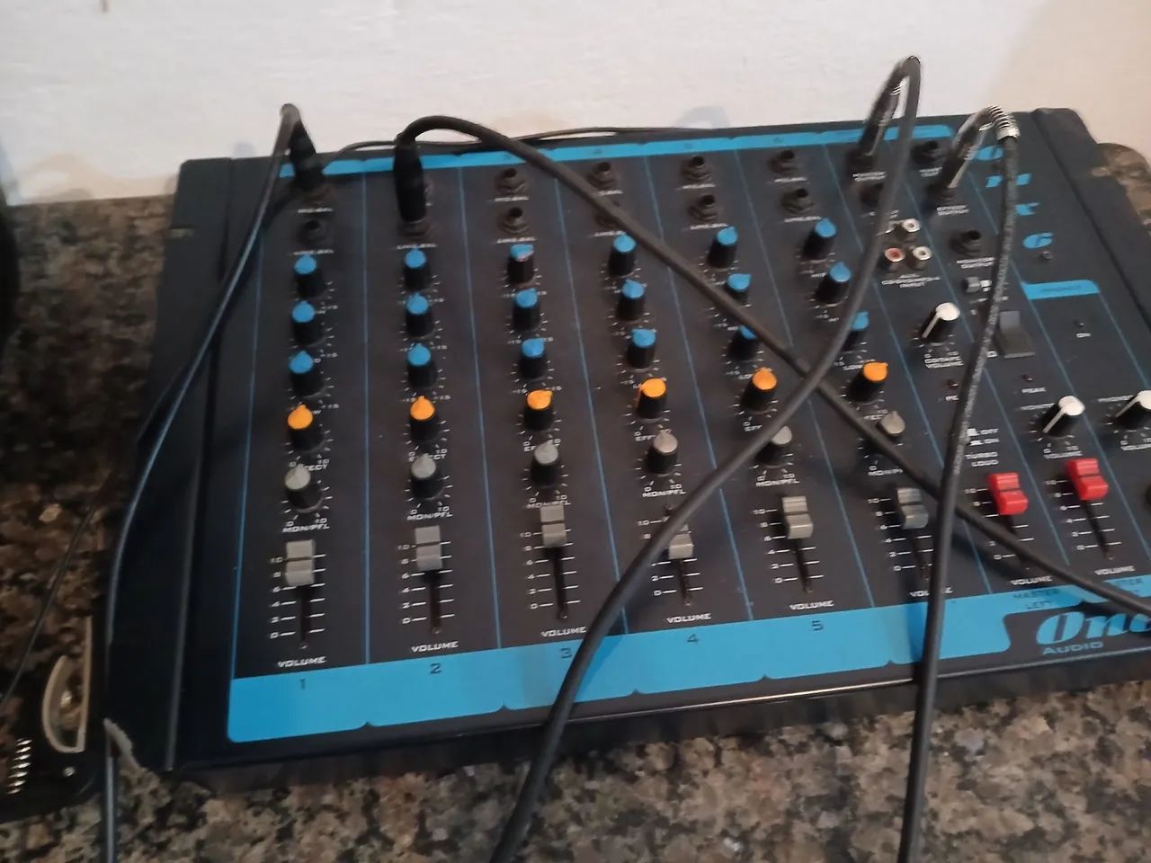Mesa  de som 6 canais semi nova