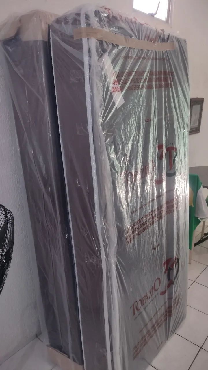 Vende-se uma cama de solteiro marca topázio 