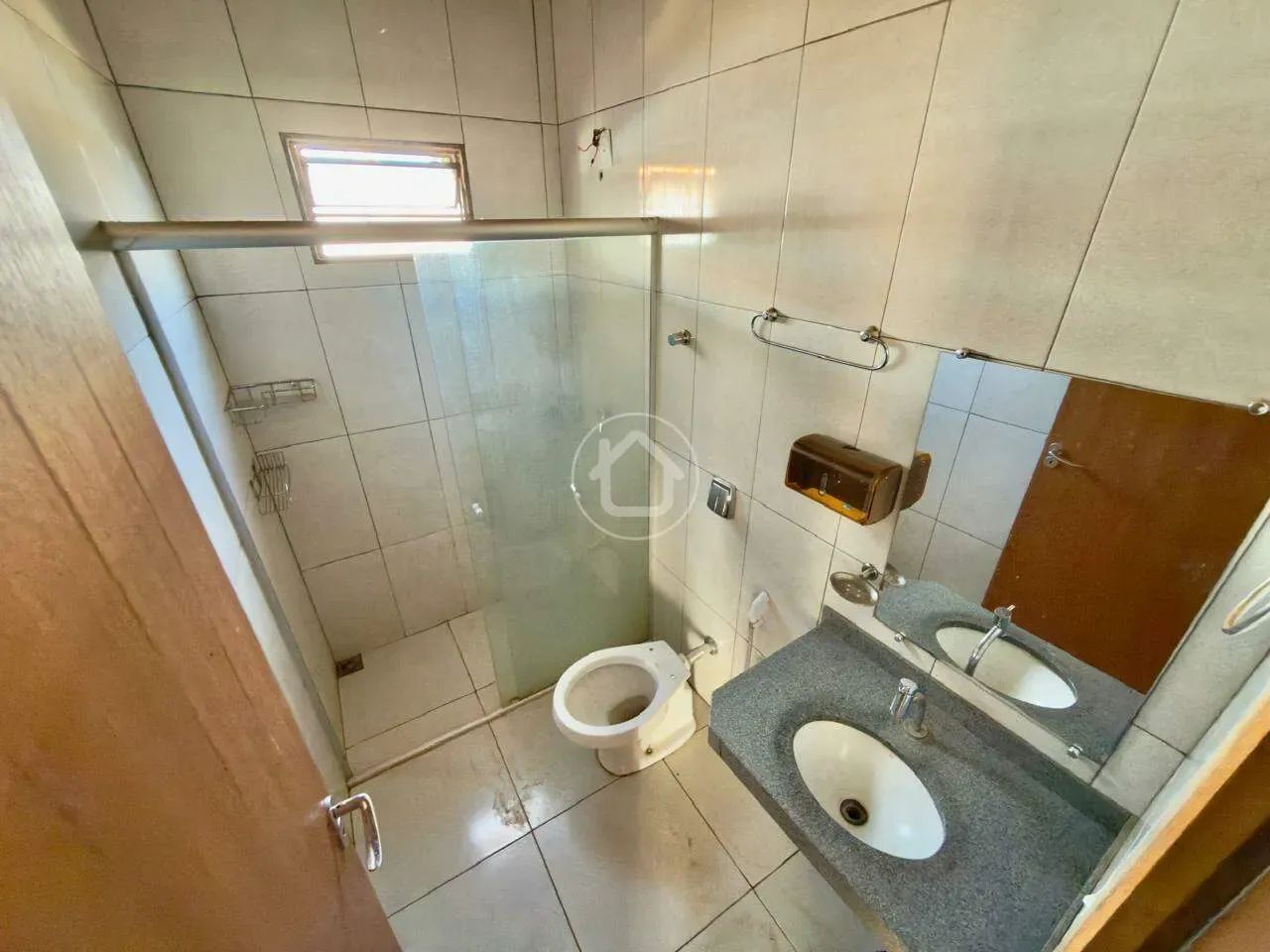 AMPLA CASA COM PISCINA EM SIDROLÂNDIA - Foto 4