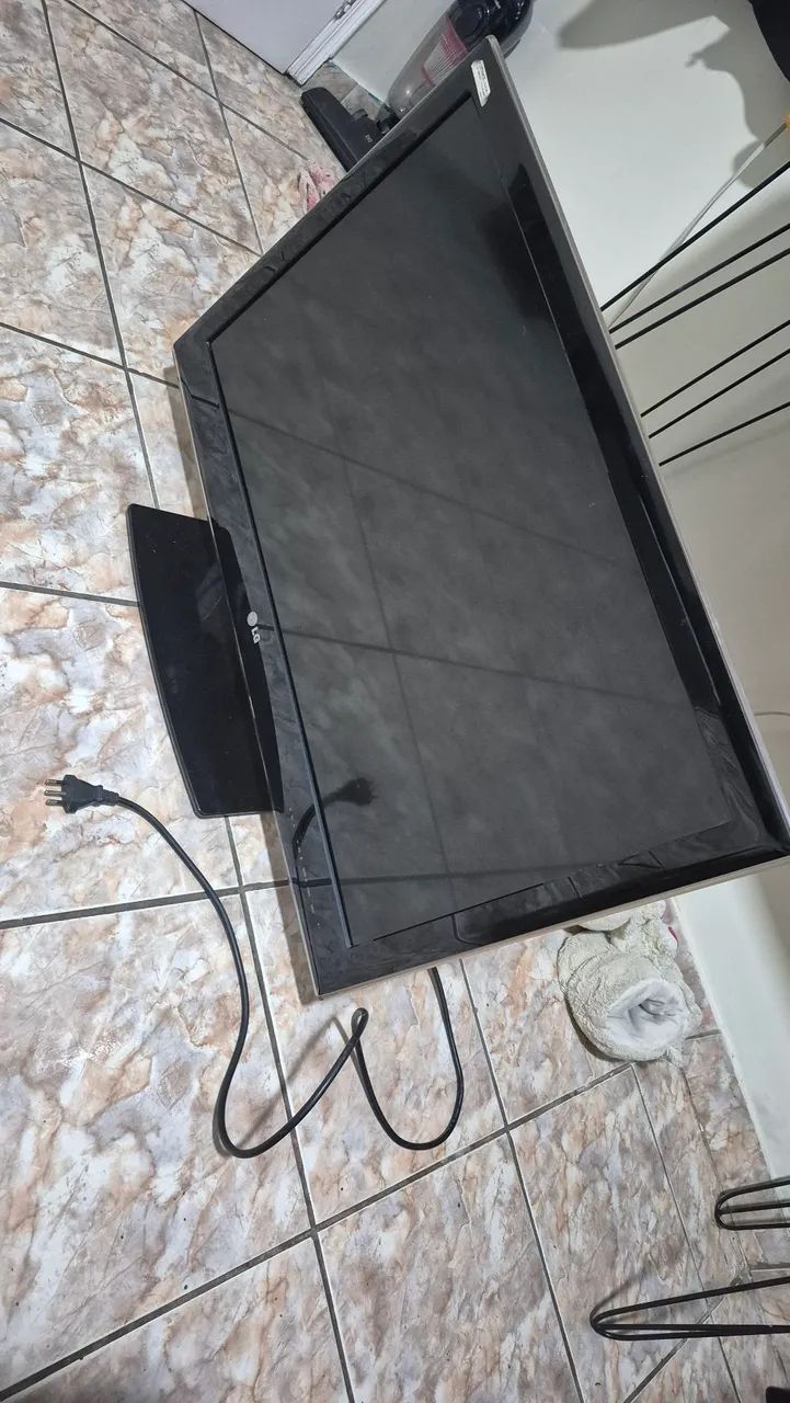 TV LG ( ACHO QUE E 32 POLEGADAS)