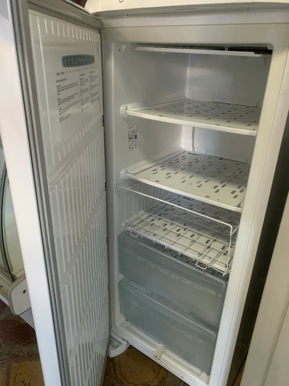 Freezer vertical Electrolux    - Foto 2
