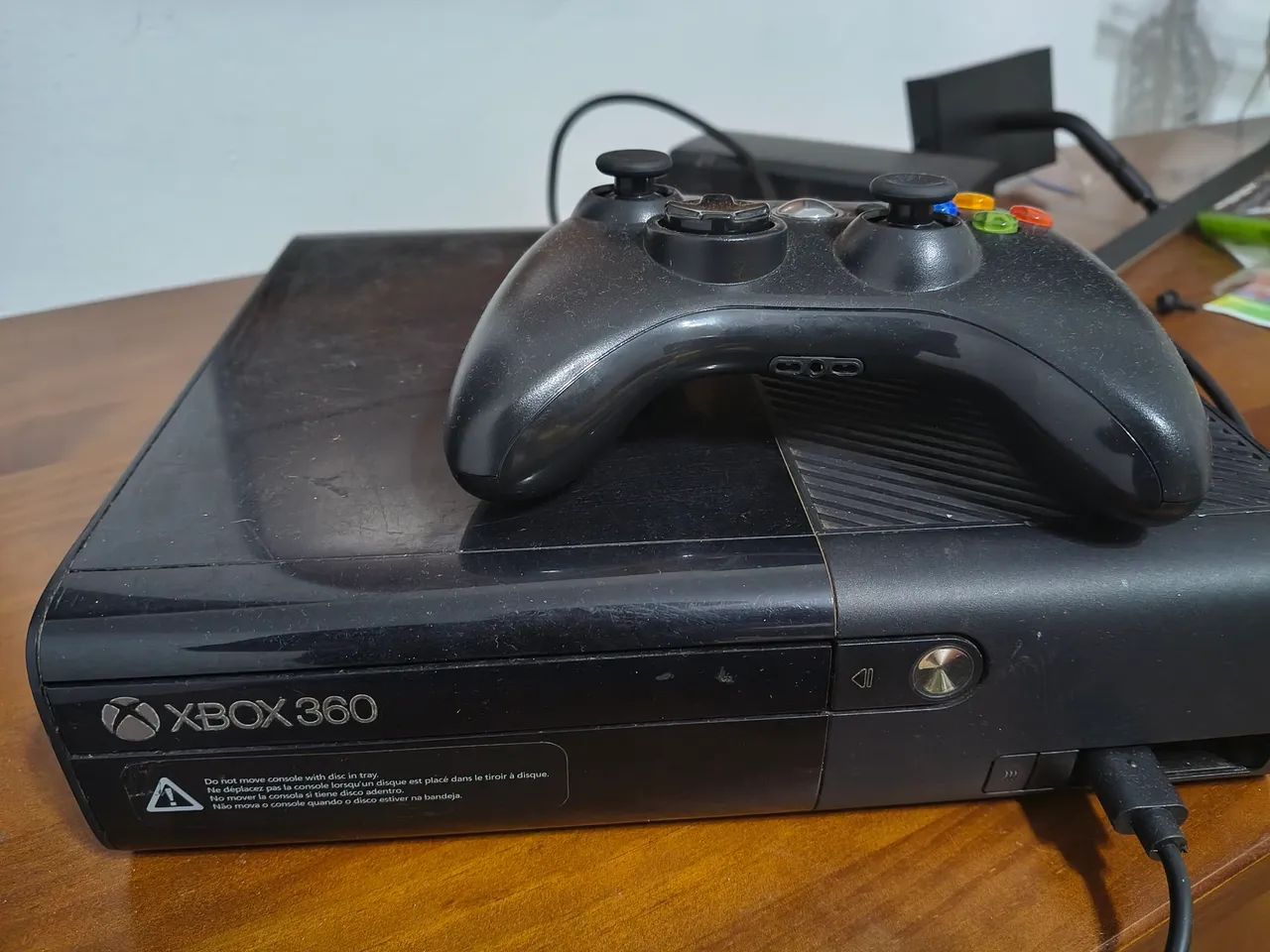 Xbox 360 E Super Slim, com controle e fonte 