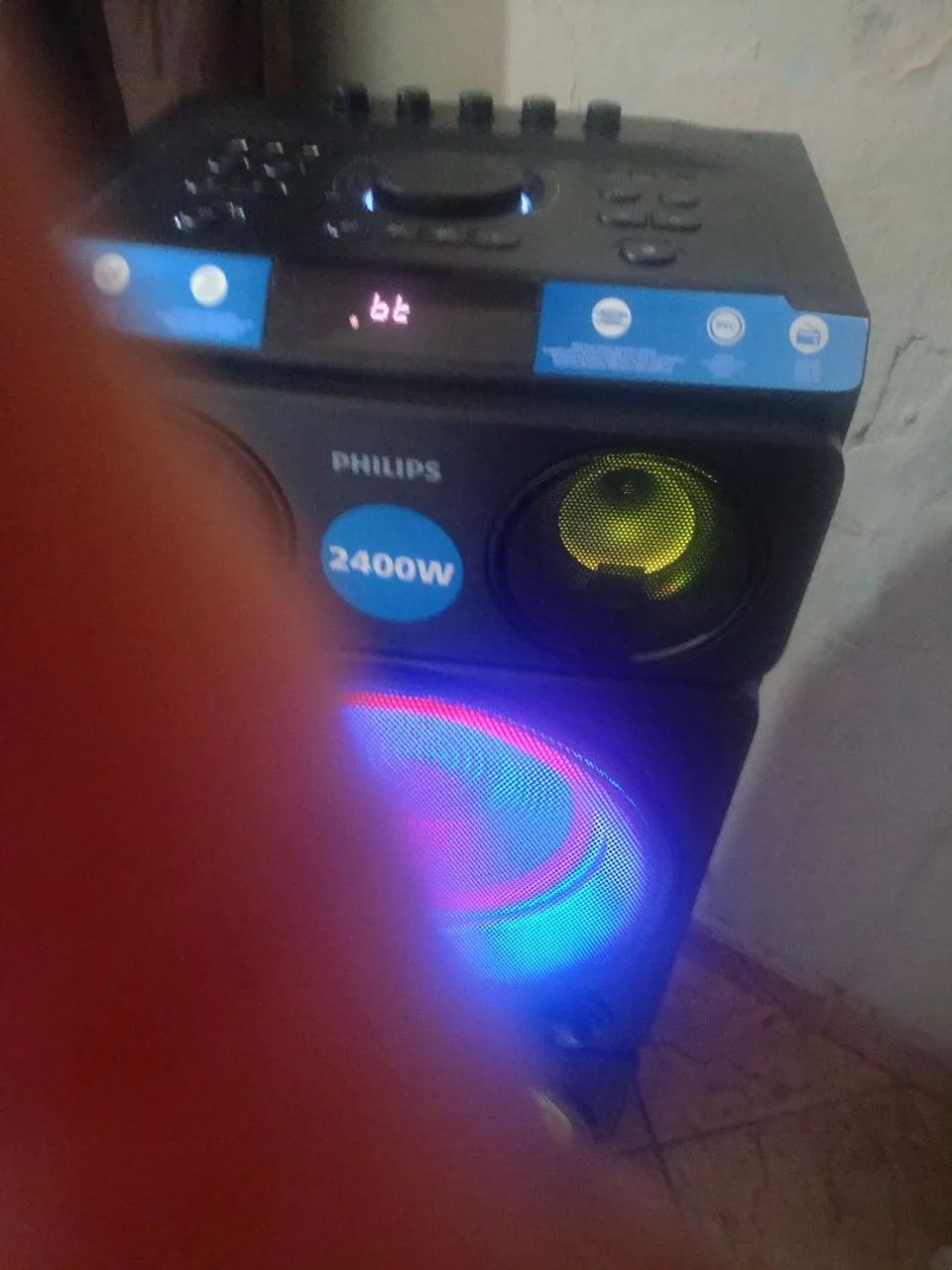 Vendo uma caixa de som amplificada Philips 