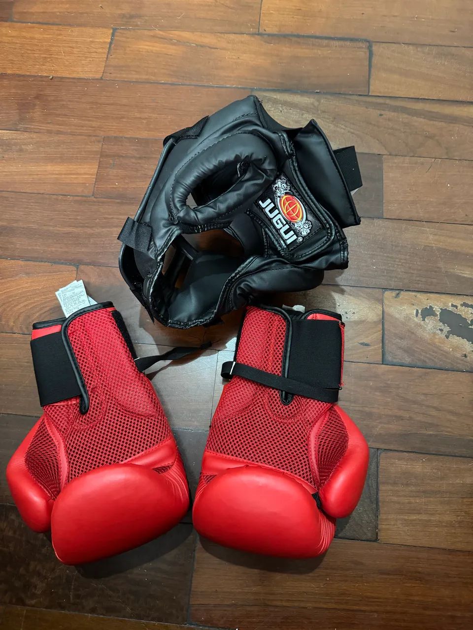 vendo kit de capacete e luva de box 12 oz - Foto 2