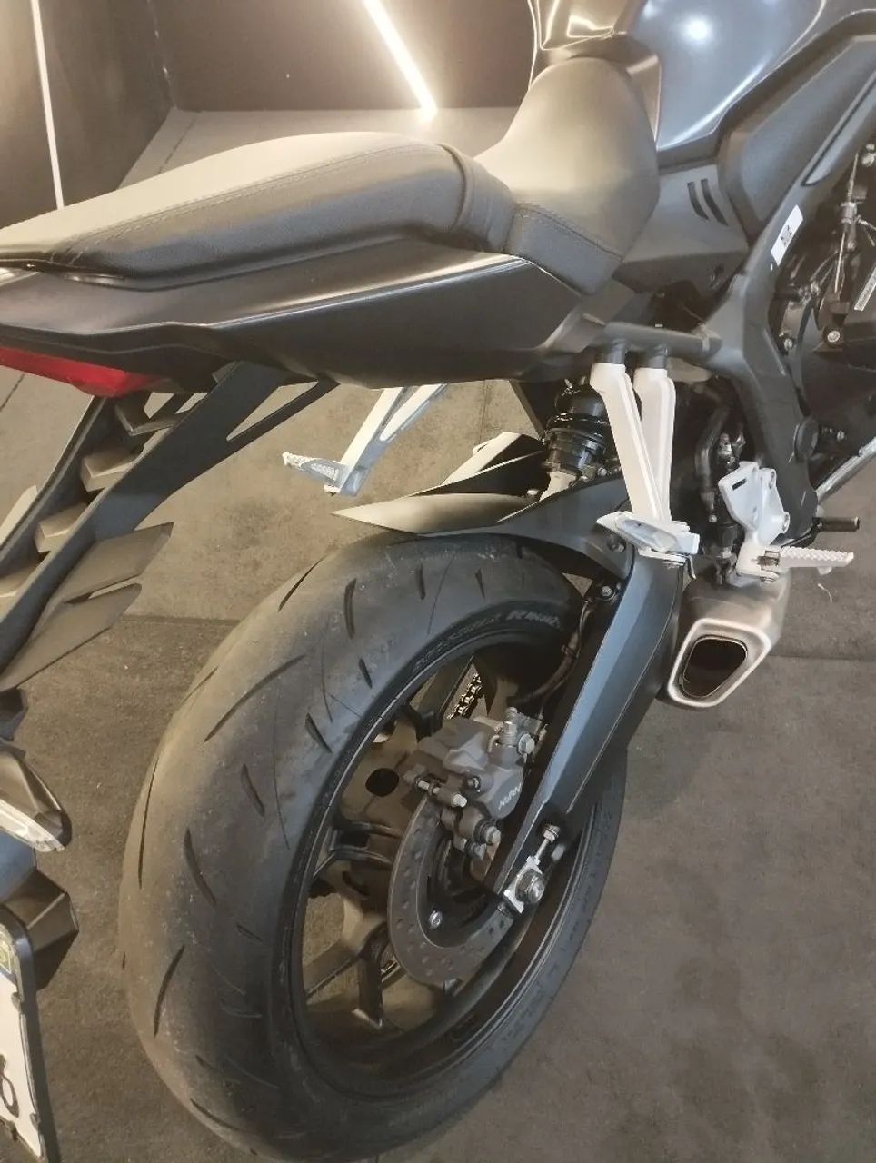 CB 650 R 2026 - Foto 3