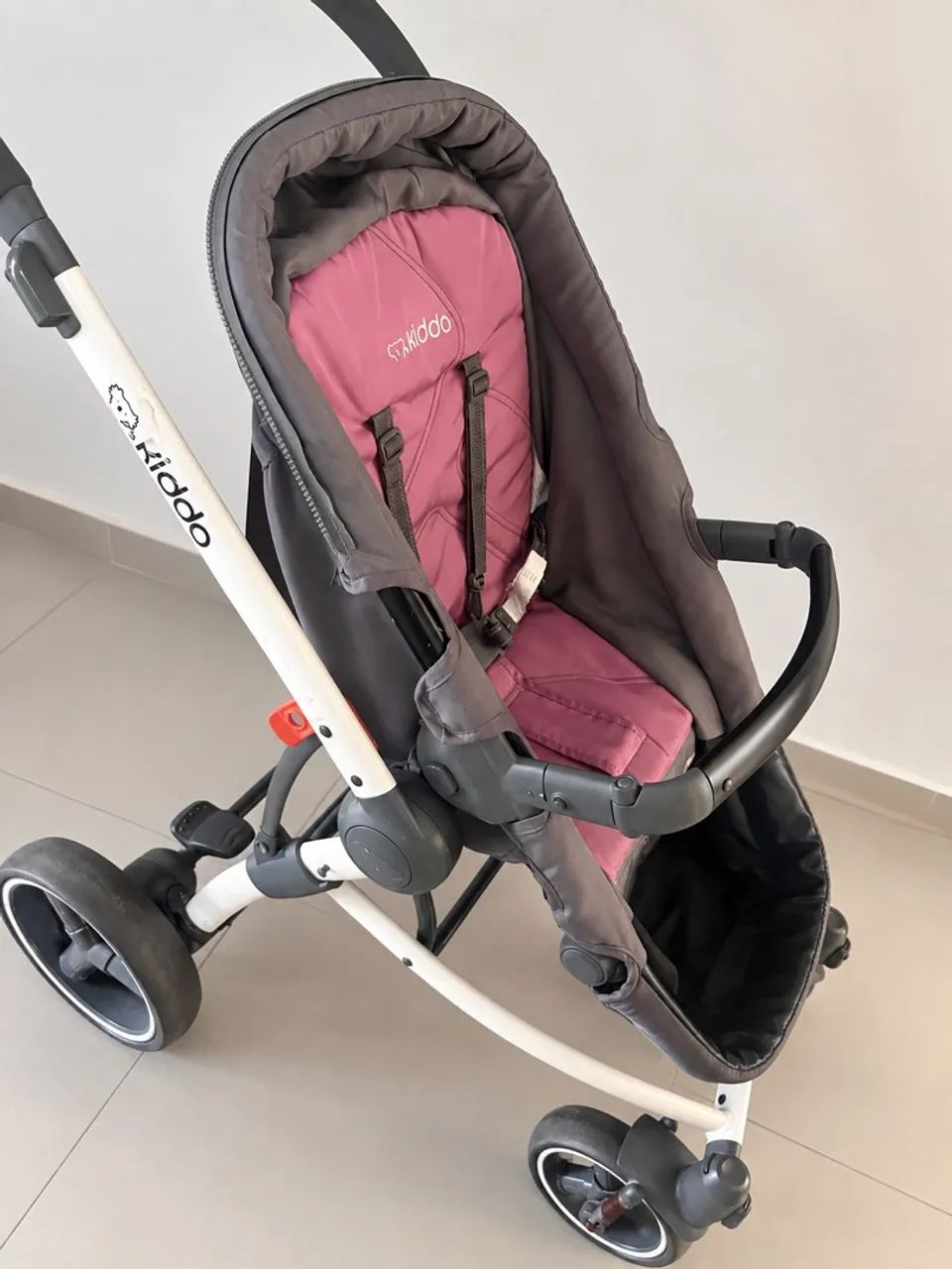 Carrinho de bebê com bebê conforto - Foto 5