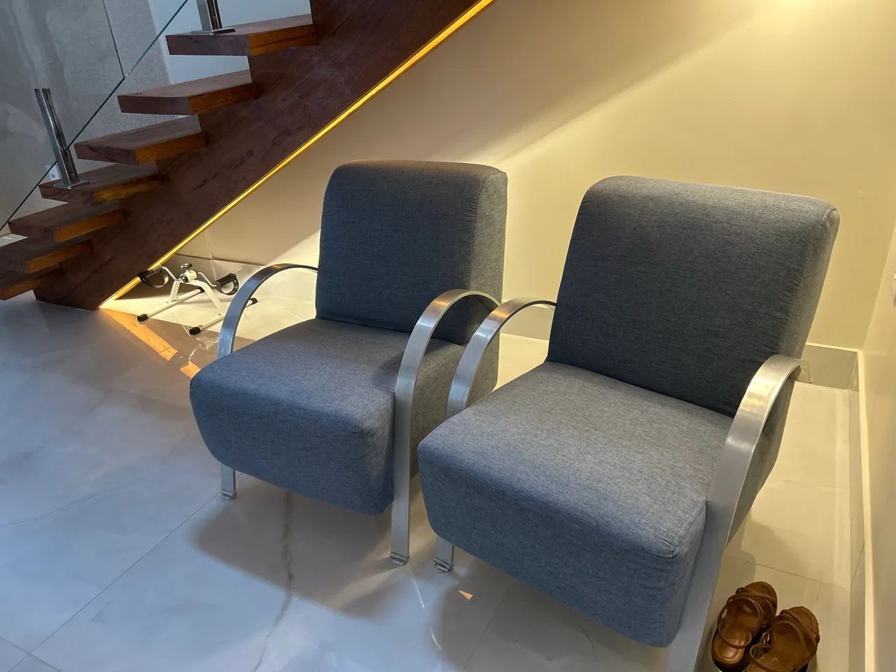 Duas poltronas modernas. - Foto 2
