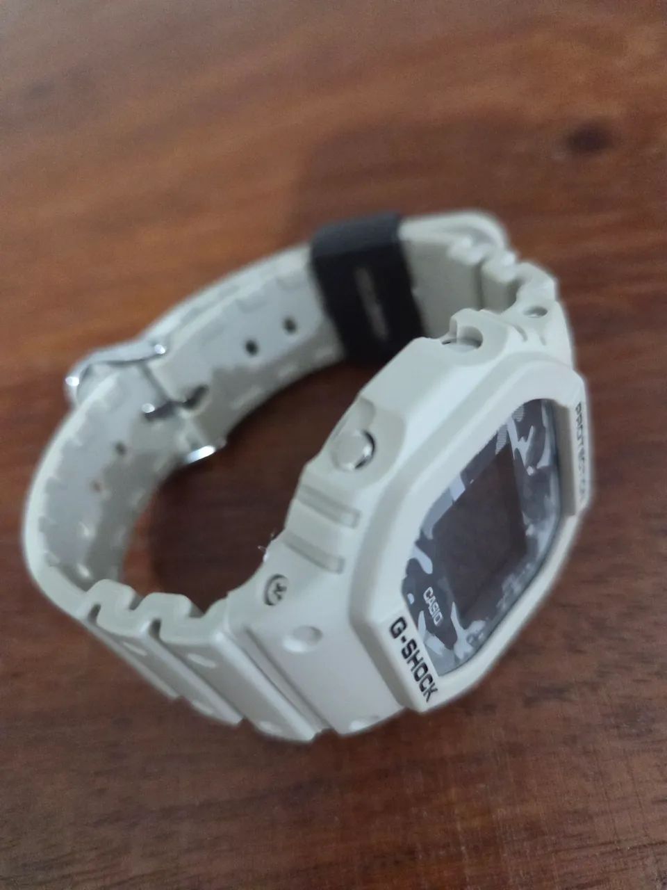 CASIO G-SHOCK DW-5600CA-8 - Foto 2