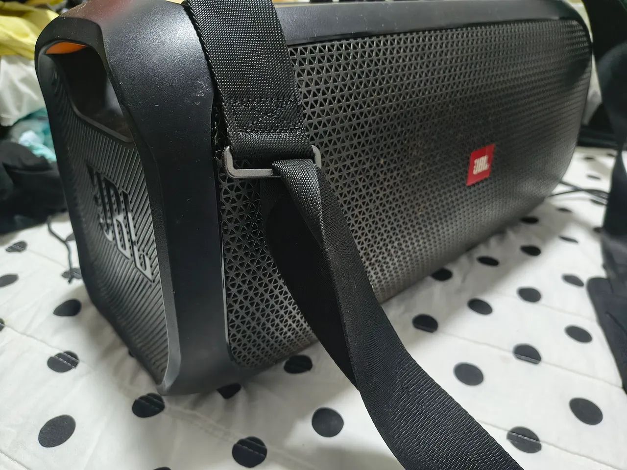 Caixa JBL party box on the go 