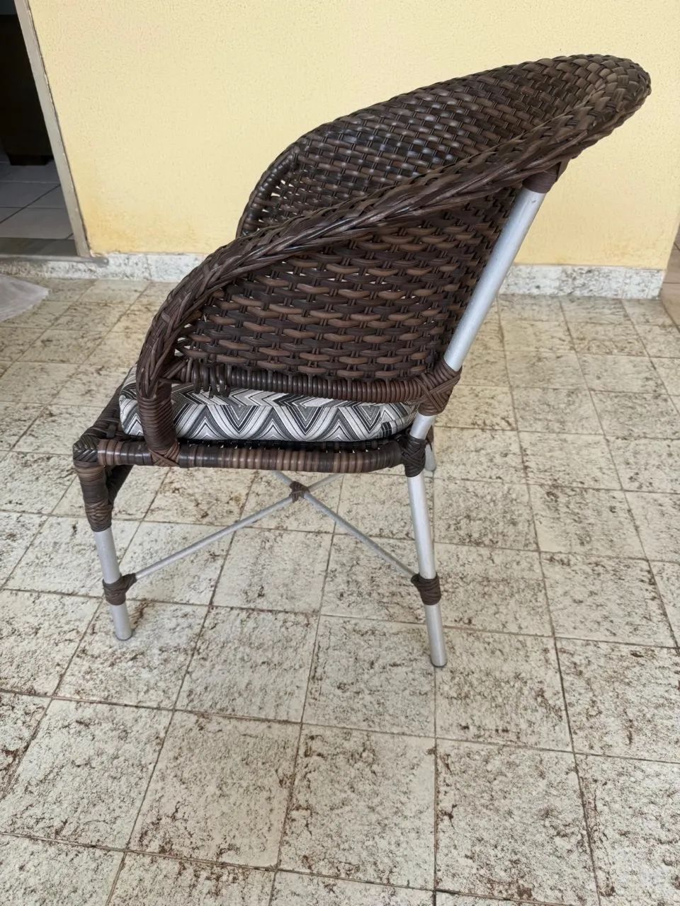 Conjunto de Mesa e Cadeiras - Foto 4