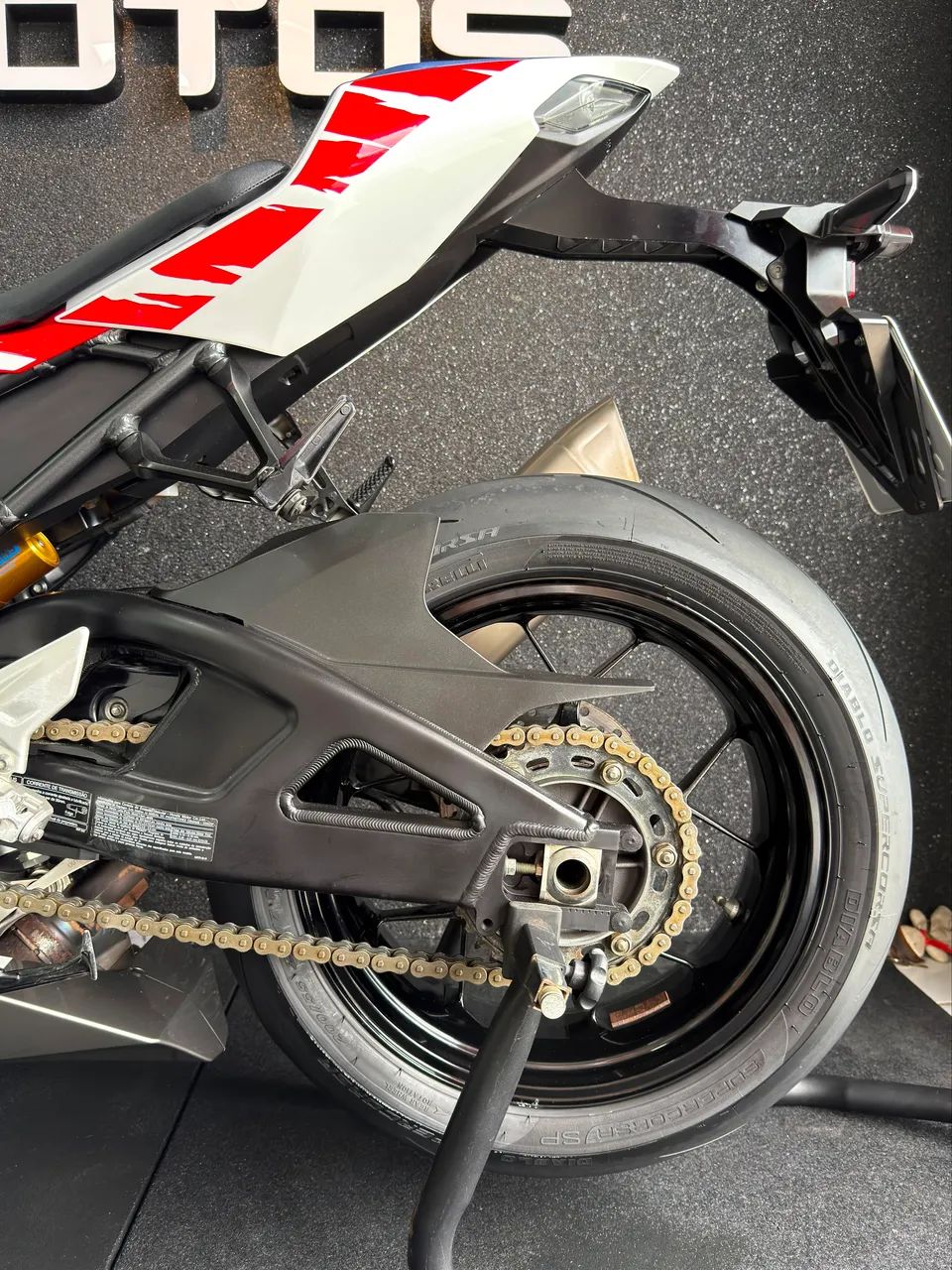 CBR 1000RRR FIREBLADE 30th - VERSÃO NUMERADA - Foto 4