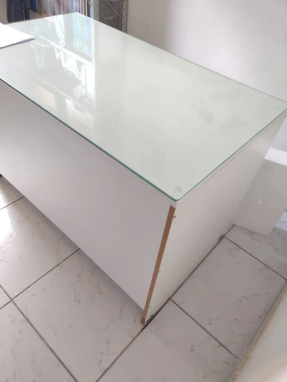 Escrivaninha MDF + Tampo de Vidro (Usada) - Foto 4