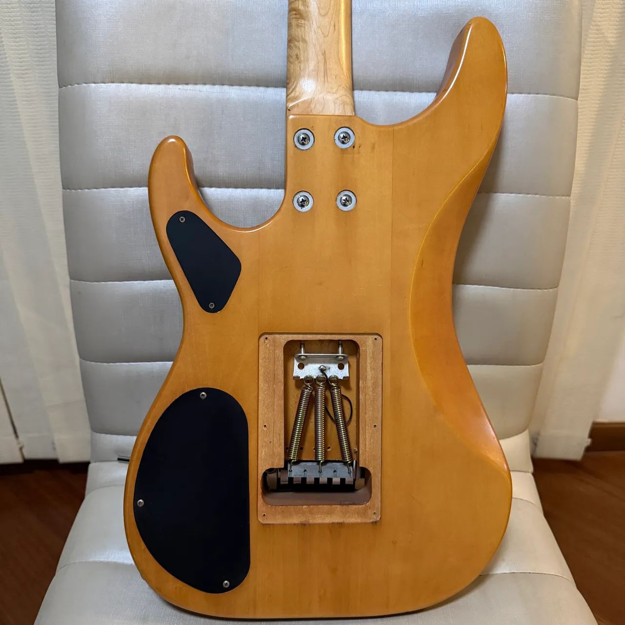 Guitarra Washburn N1 transformado para N2 com a instalação da Floyd Rose!! - Foto 2