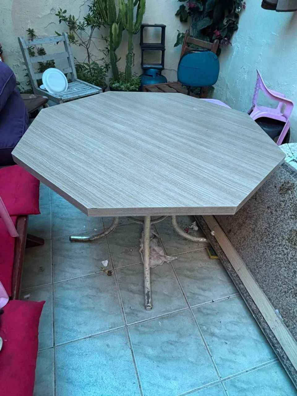 Mesa de Madeira Sextavada com Base de Ferro - Foto 3