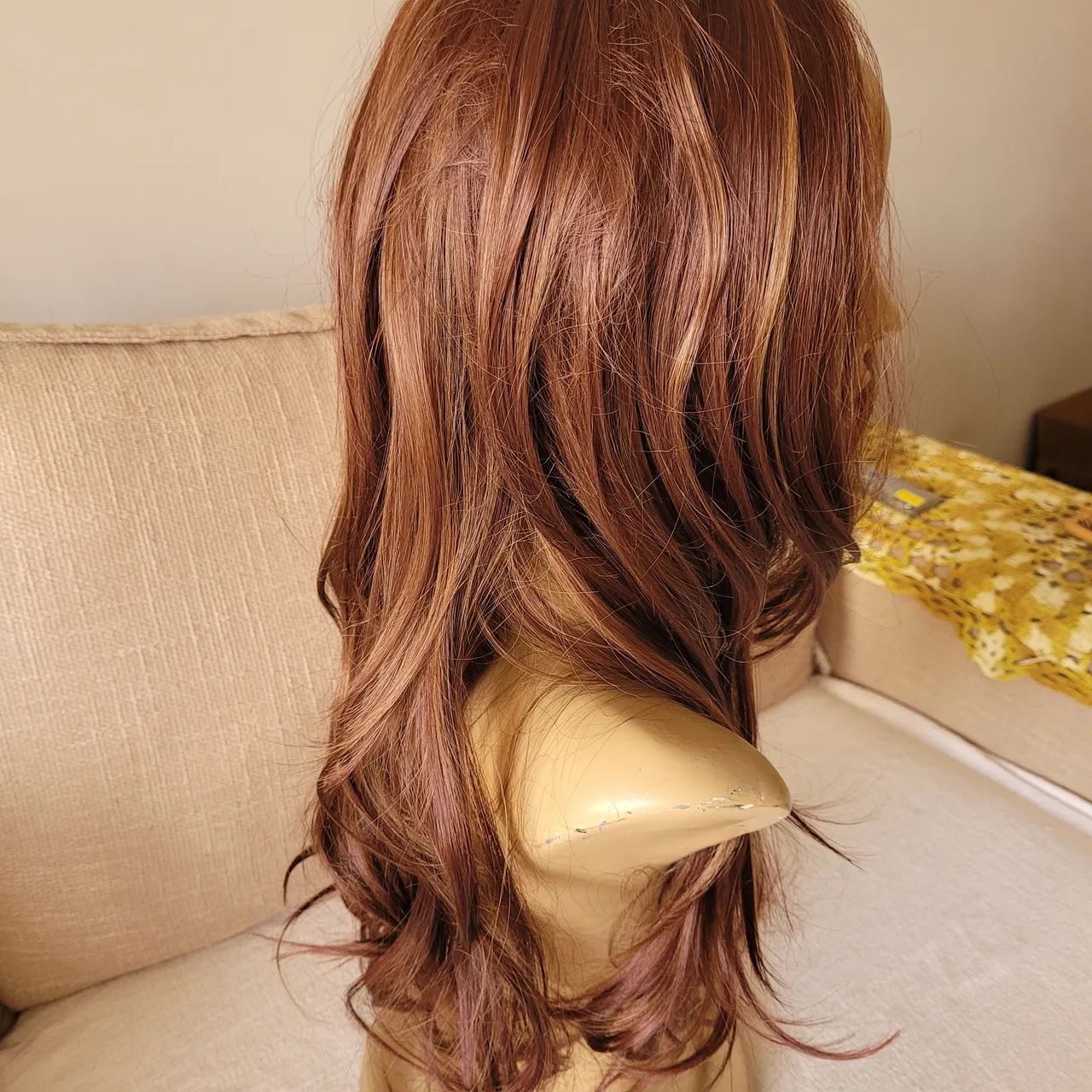 Peruca wig,  castanho acobreado, com 65 cm. Nova  - Foto 3