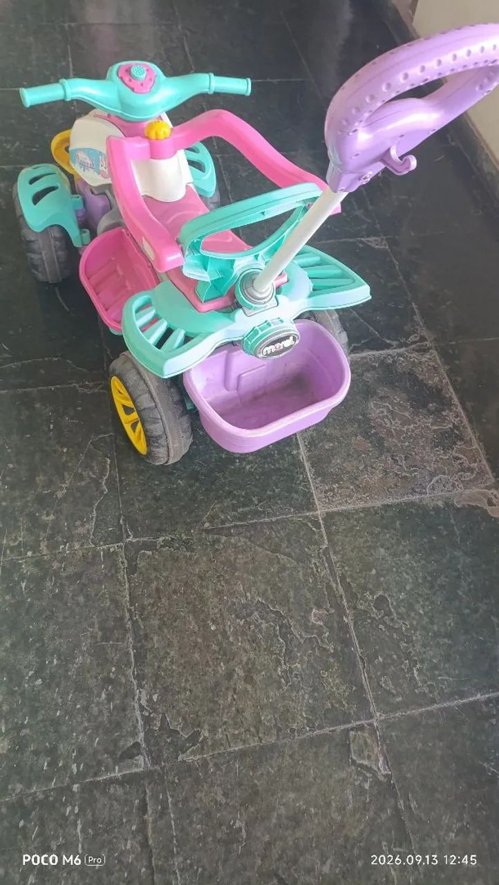 Quadriciclo infantil usado