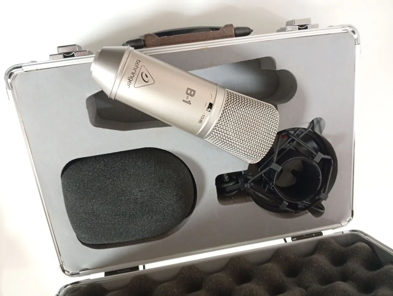 Microfone condensador behringer