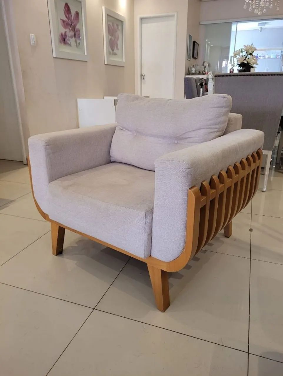 VENDO CONJUNTO SOFÁ E POLTRONA, POUCO UTILIZADOS - Foto 5