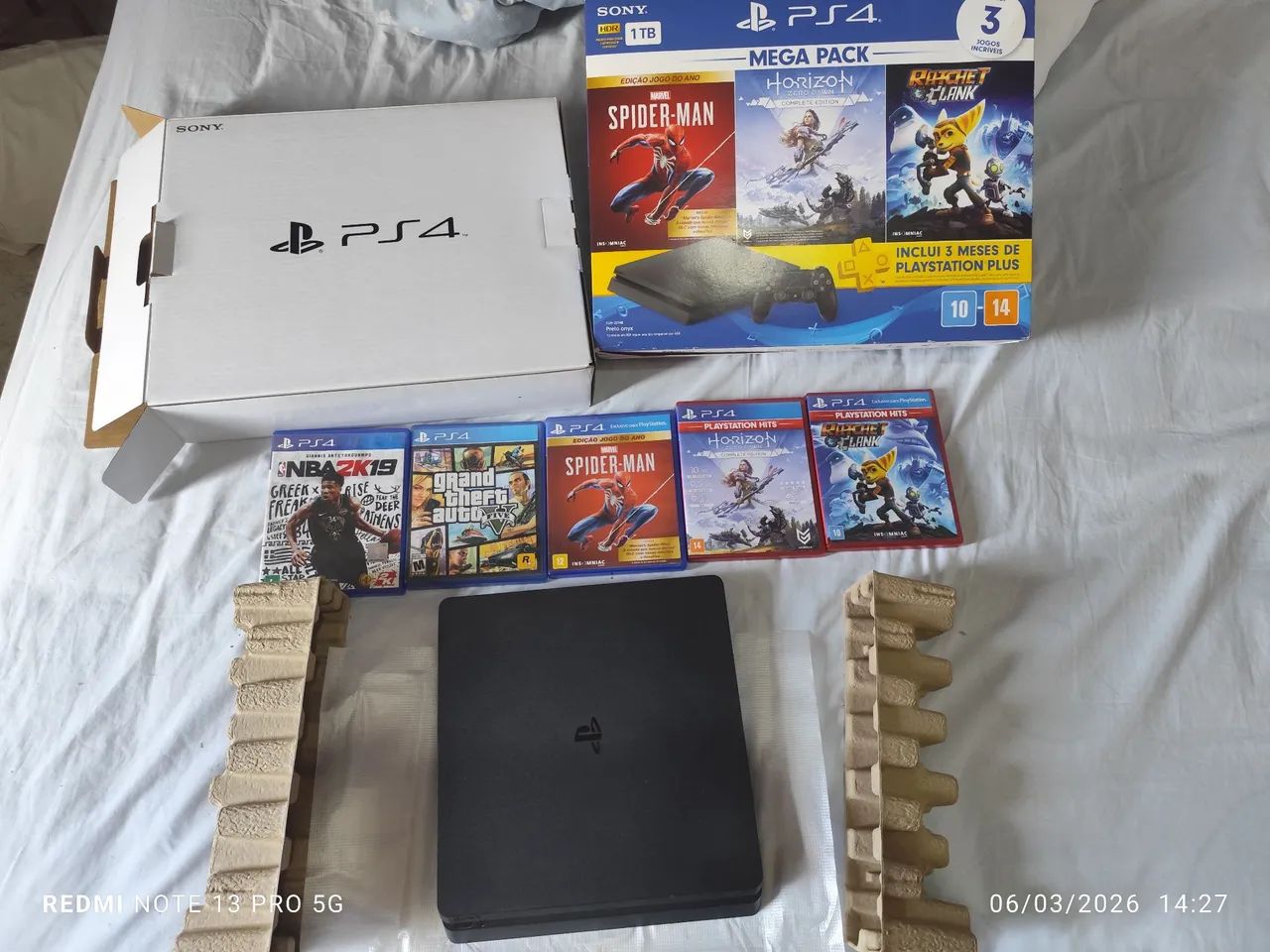 PLAYSTATION 4 slim 1TB - (*Barato* com defeito simples).