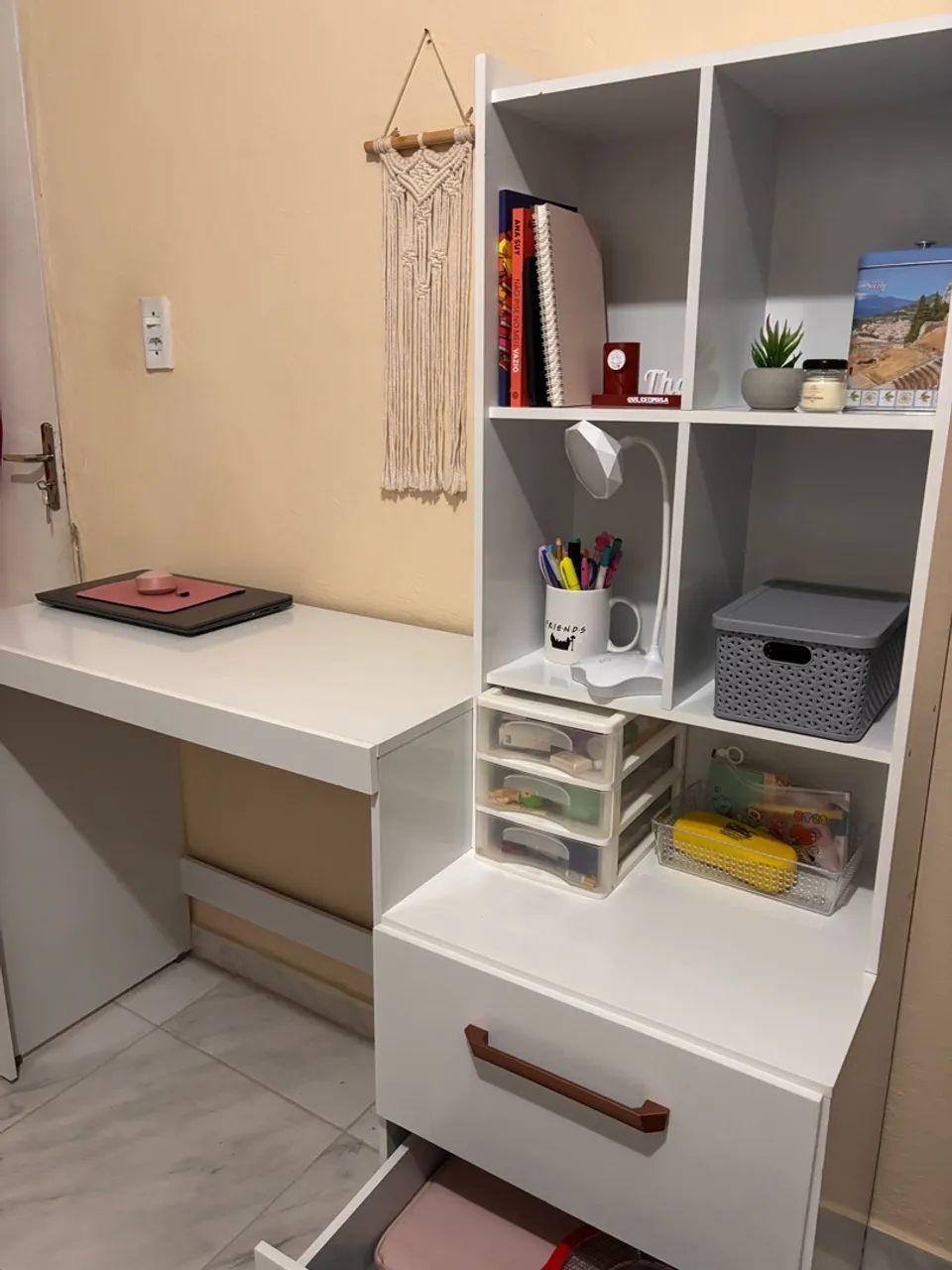Escrivaninha com nichos e gavetas  - Foto 4