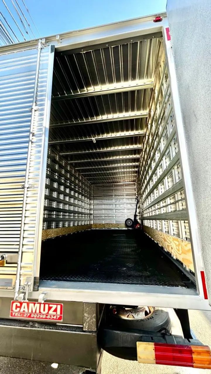 Caminhão disponível para frete, mudanças e agregamento.  TEL: * - Foto 2
