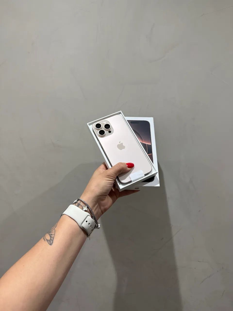 IPHONE 16 PRO MAX DESERT 256GB - Foto 4