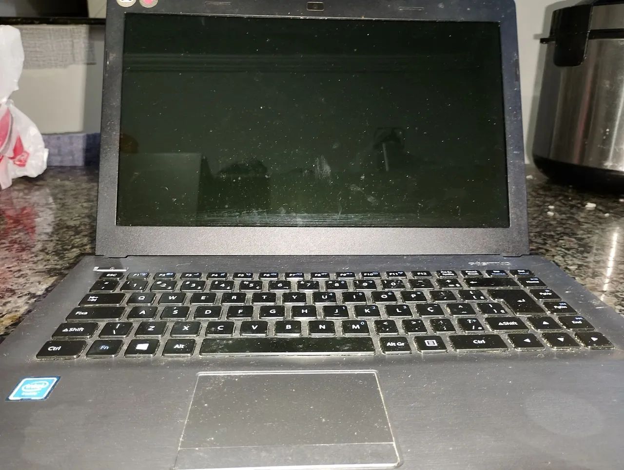 Notebook da positivo sem carregador tela nova mais funciona 
