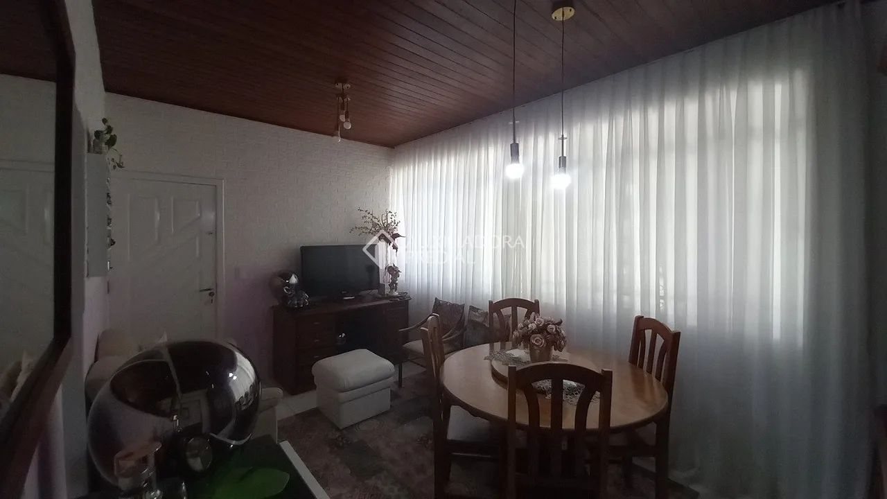 RESIDÊNCIA IMPECÁVEL COM 4 DORMITÓRIOS + EDÍCULA NA AGRONÔMICA - Foto 3