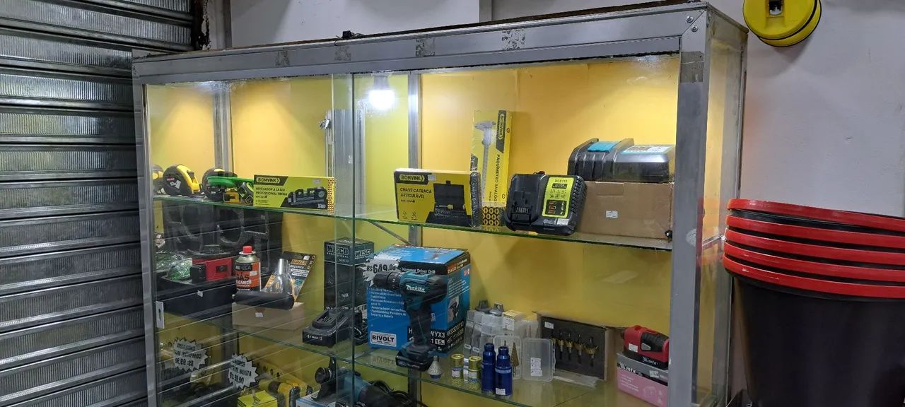 Vitrine de loja com iluminação e tranca com chave - Foto 3
