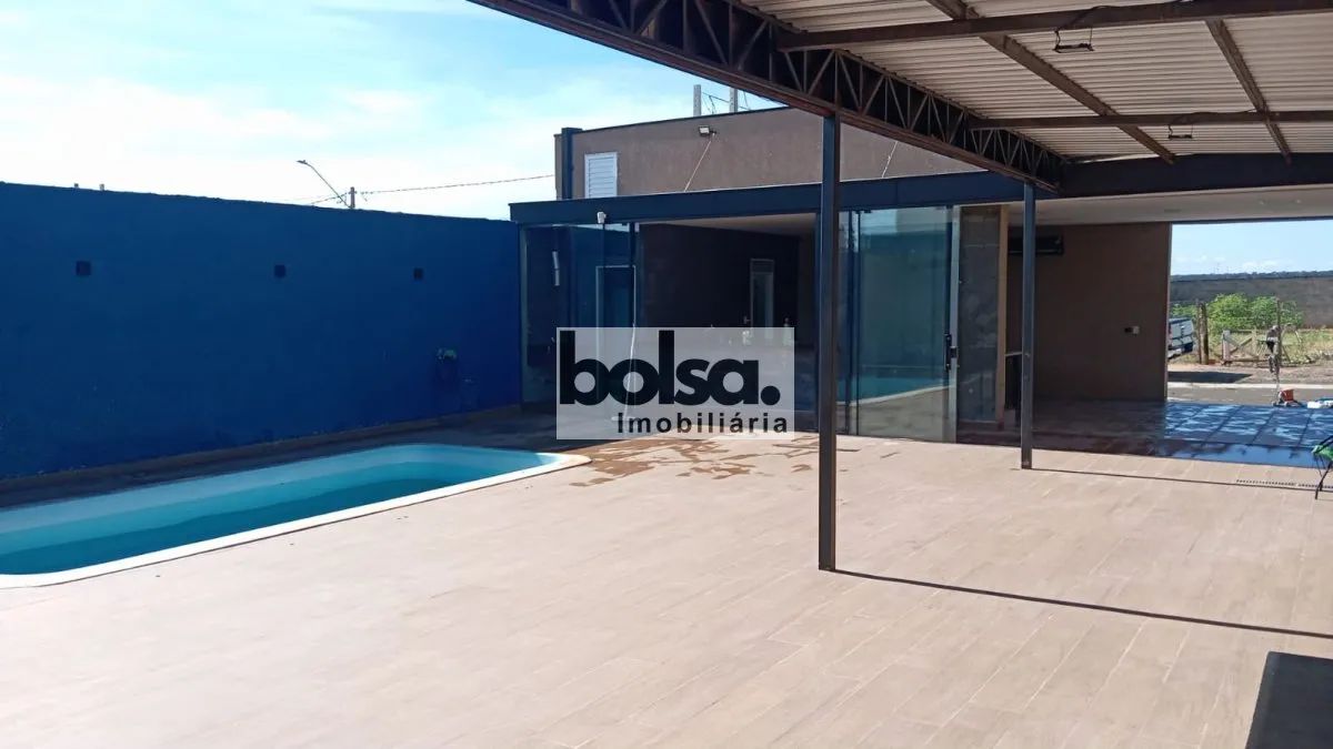 Casa com área de lazer no Vale do Igapó