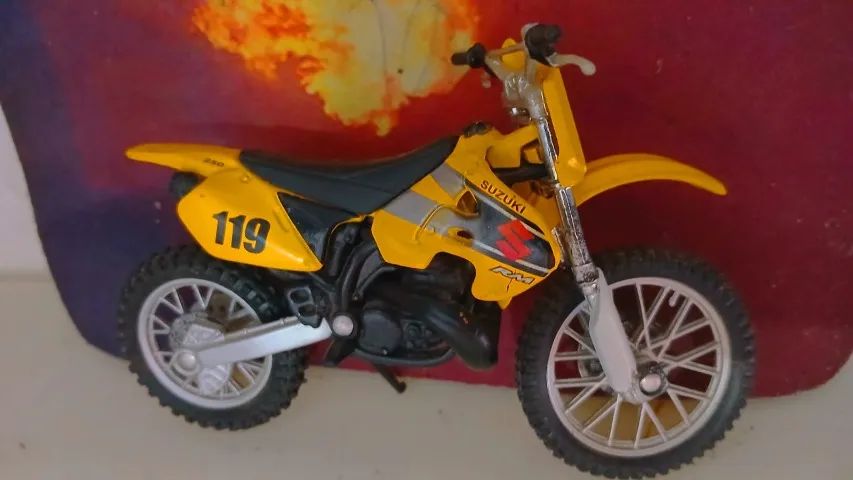 miniatura MOTO SUZUKI RM 250 AMARELA 119 - Foto 5