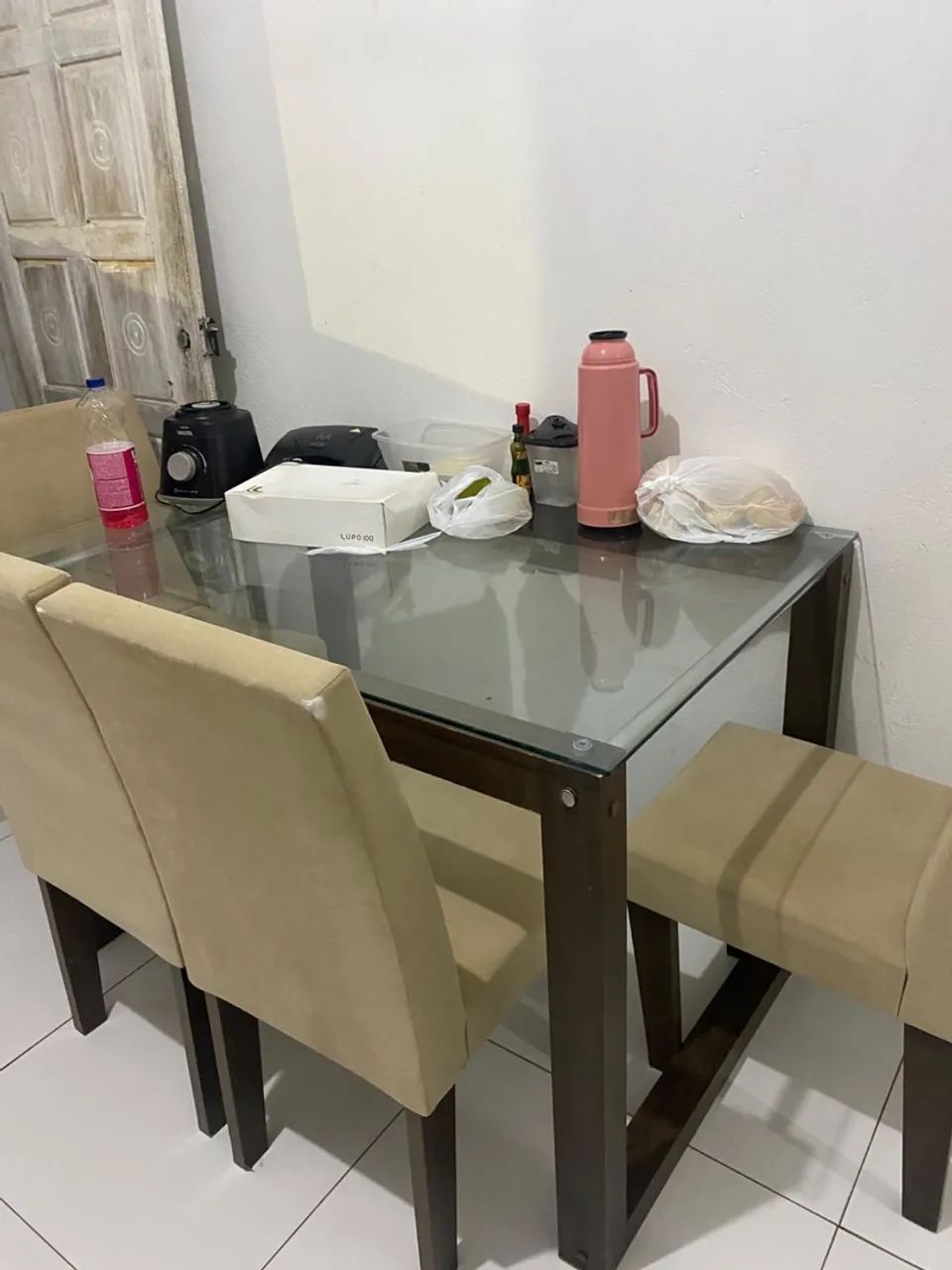 MESA DE VIDRO COM 4 CADEIRAS À VENDA! ? - Foto 2