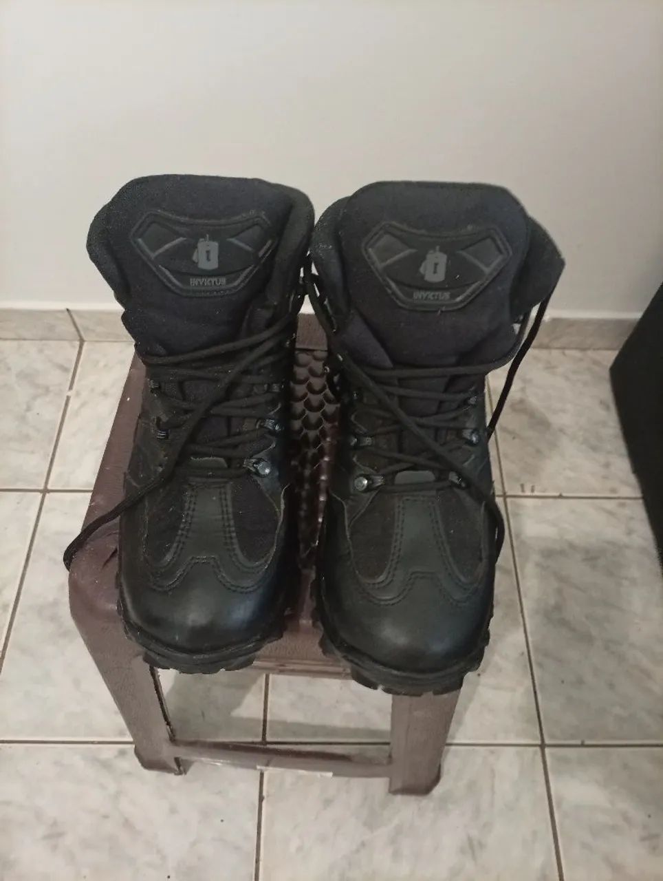 Calças e botas táticas
