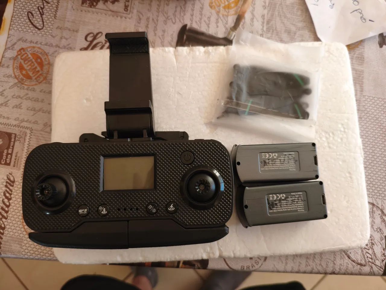 Baterias Drone L200 PRO + controle + hélices 