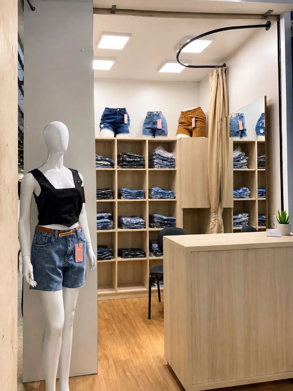 Mega Box Centro Fashion Fortaleza Quitado com Vitrine, Móveis e Estrutura Completa - Foto 3