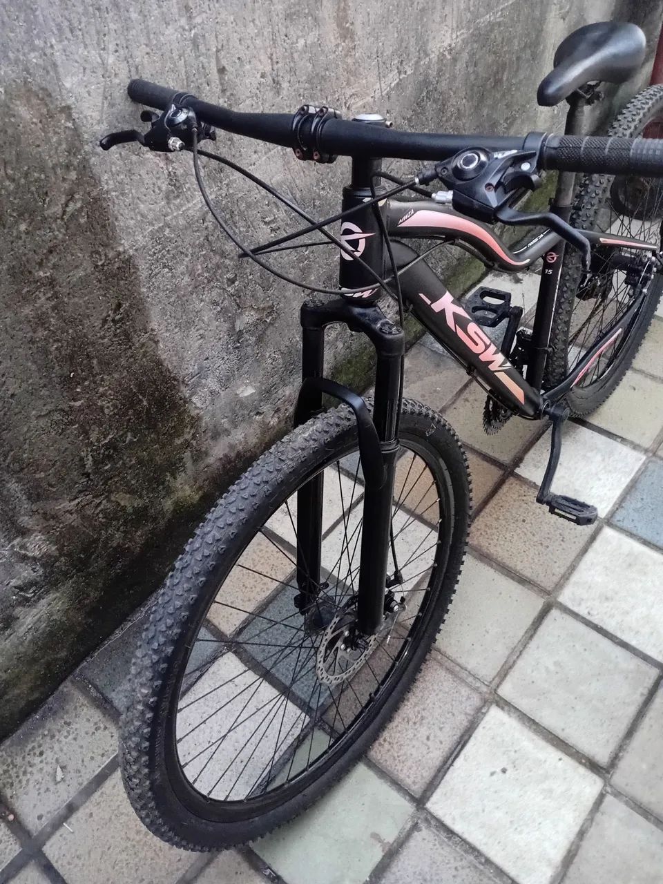 Bicicleta Aro 29 KSW Preta e Rosa com Freio a Disco - Foto 2