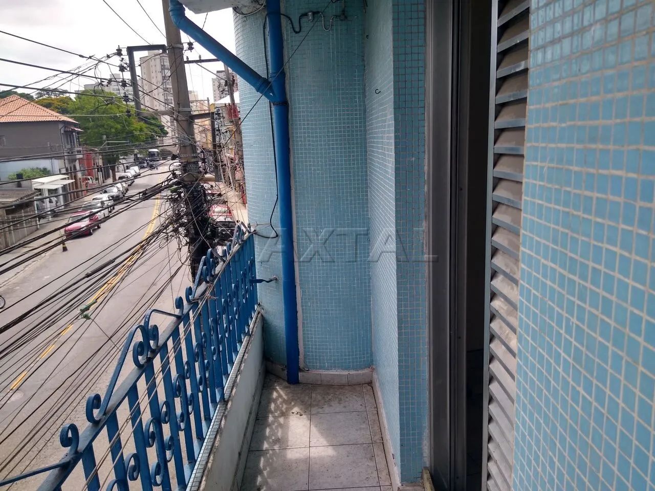 Casa residencial com sacada no bairro do Imirim.