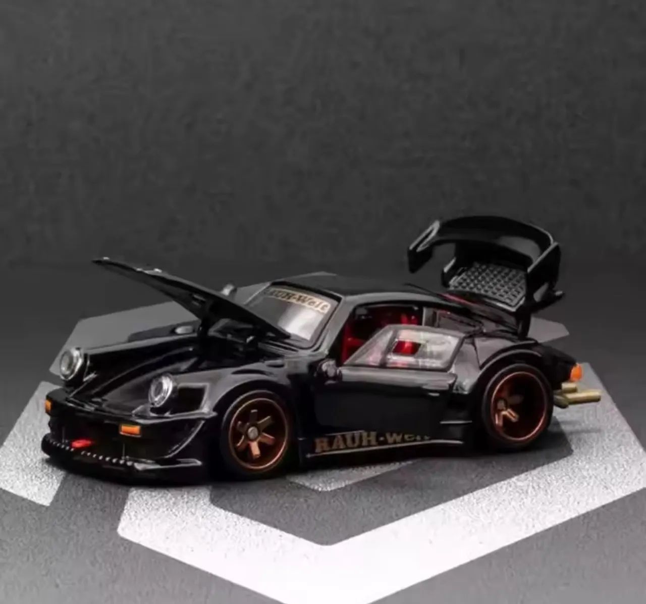 Porsche 930 RWB 1 64 abre portas  - Foto 5
