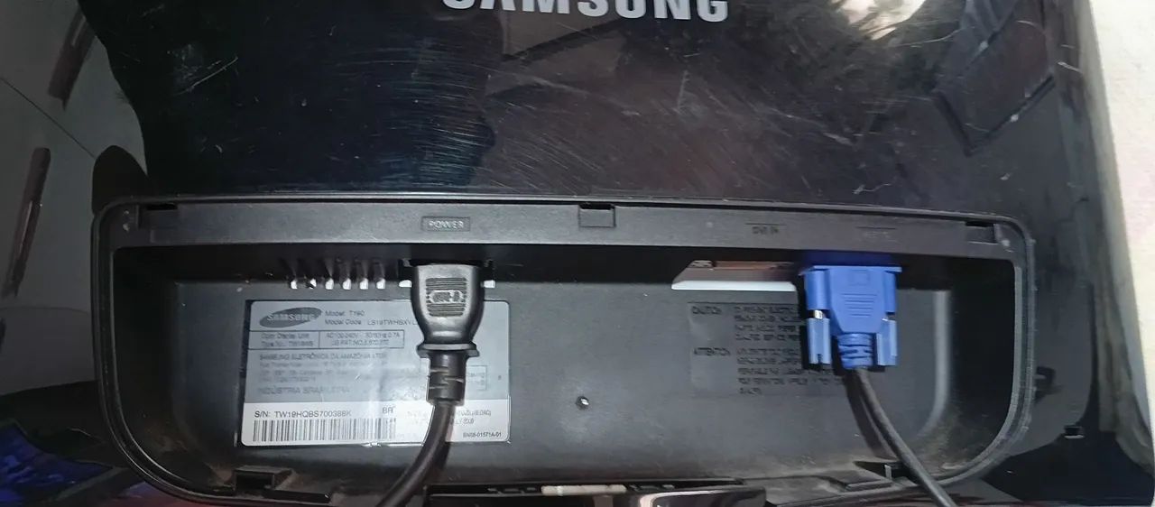 Monitor Samsung 19 polegadas DVI VGA detalhe na tela  - Foto 4