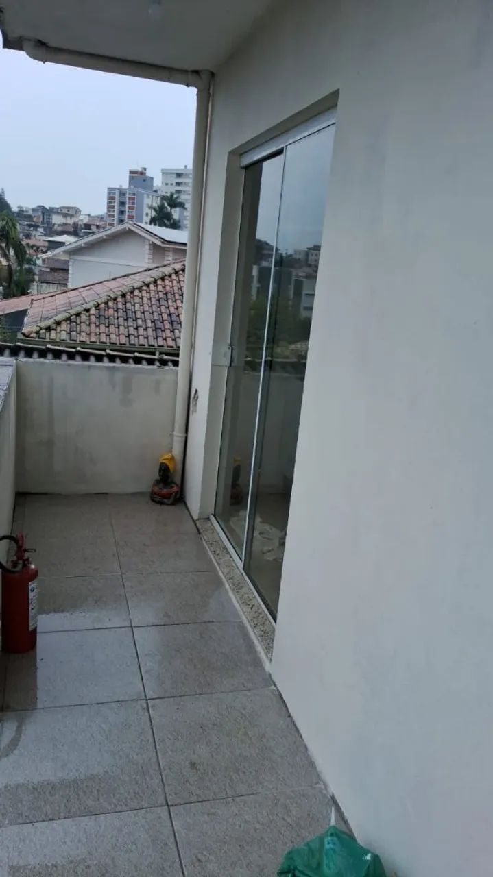 Alugo apartamento 1quarto no Emstreito
