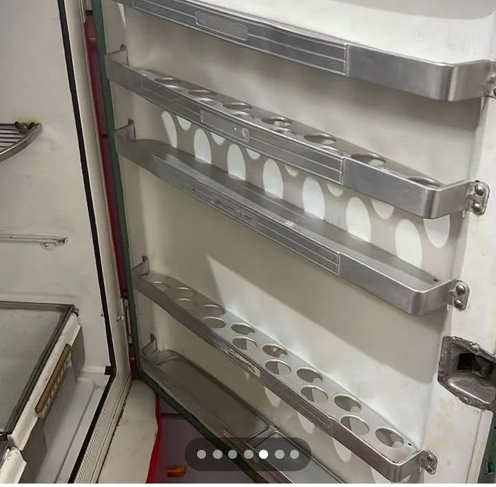 Geladeira retrô década de 40 funcionand pr colecionador ou para quem ama design exclusivo  - Foto 5