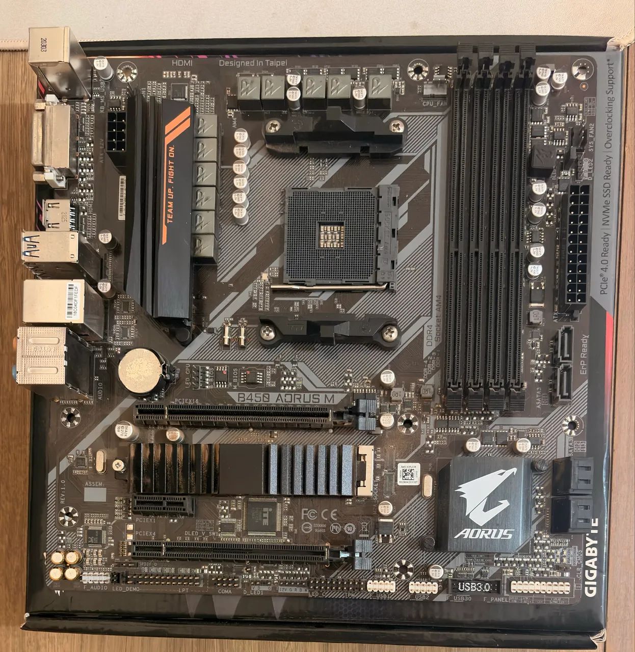 PLACA MAE B450m Aorus