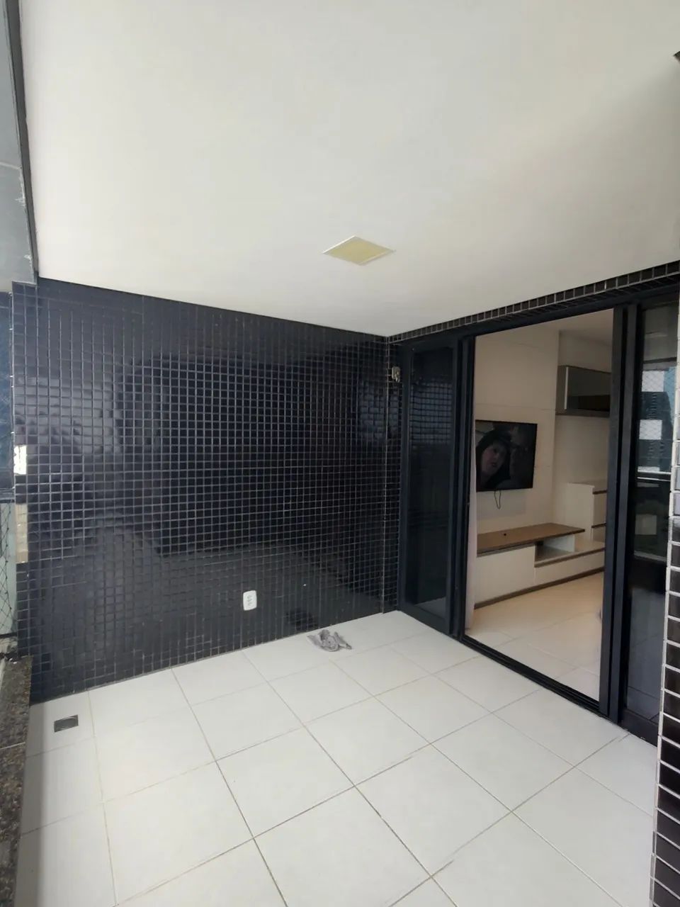 Vendo porta de correr em alumínio preto e vidro preto  - Foto 3