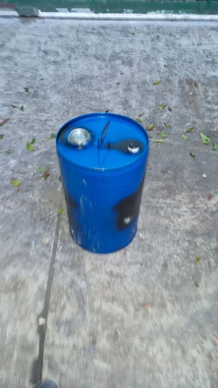 Barril tambor de ferro 30 litros usados tampa fixa  - Foto 3