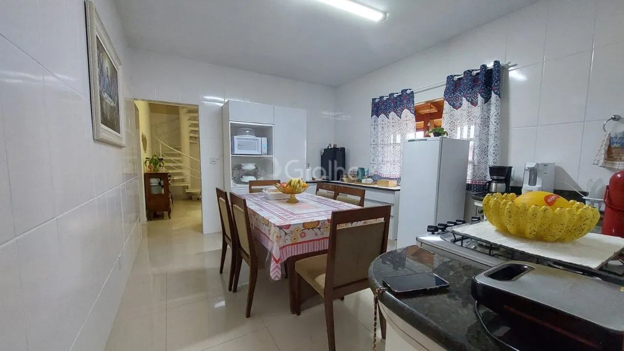 Casa de 235m² com 5 quartos no bairro Carianos - Foto 2